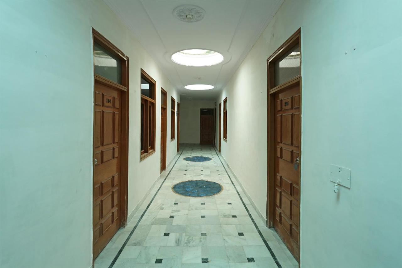 Oyo 14543 Royal Palace And Banquets Матура Екстериор снимка